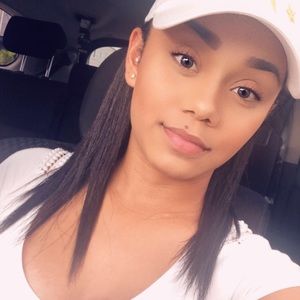 Meet your Posher, Raquel